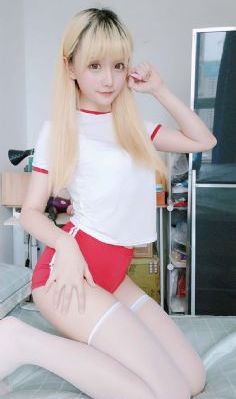 趴在同学胯下的麻麻