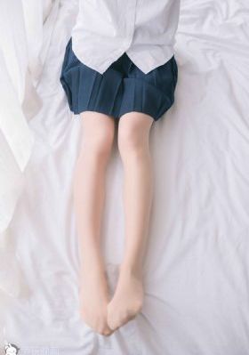 三个男人添一个女人p的视频