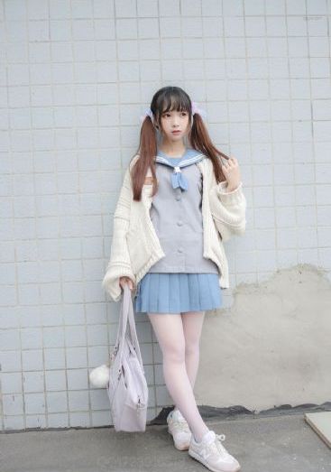 手伸进内衣里疯狂揉捏