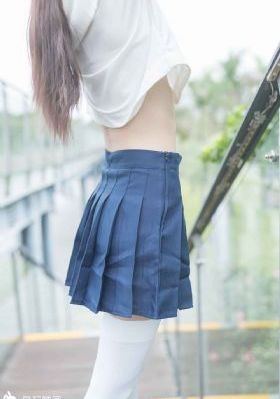 趴在同学胯下的麻麻
